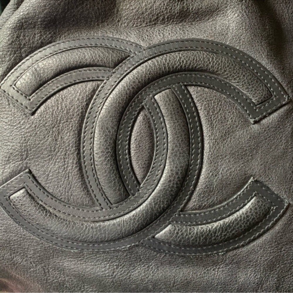 LARGE CHANEL LEATHER TOTE HOBO - Picture 5 of 13